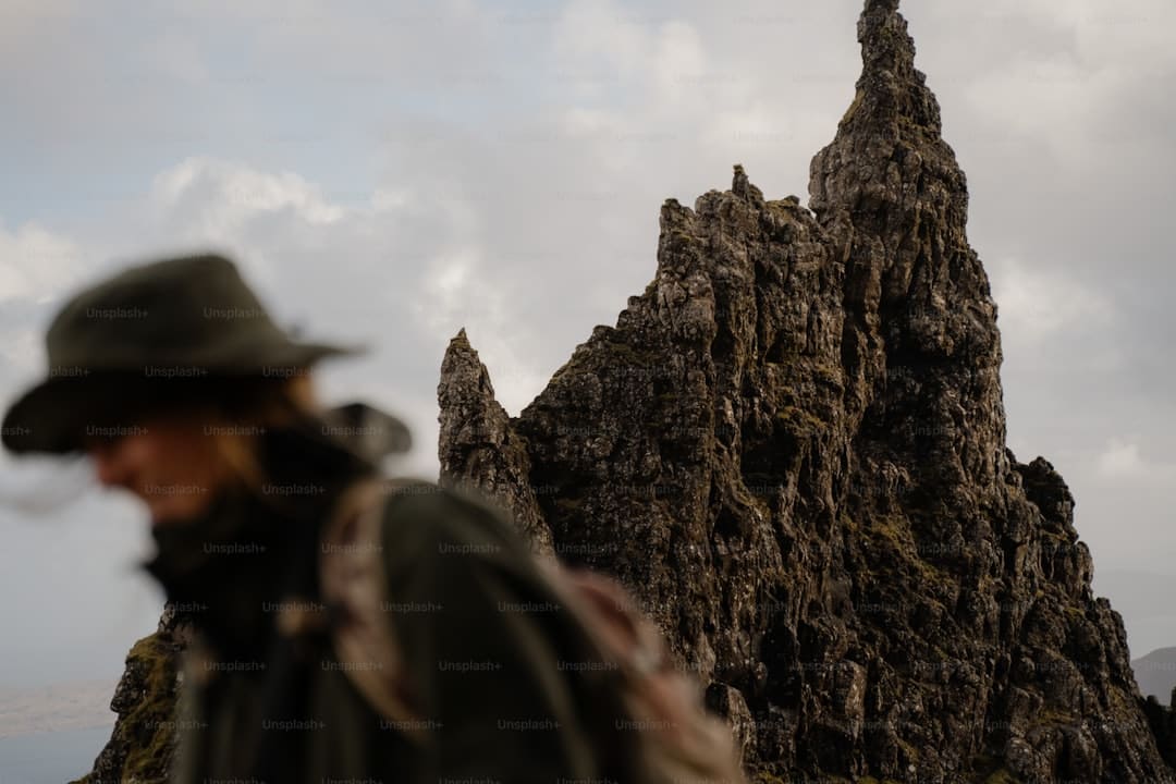 宋佳佟丽娅电影《轻于鸿毛》七夕定量点映 带上姐妹一同高兴动身